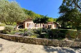 Maison à Vianne, 5 pièces, 3 chambres, piscine, terrain paysagé de 3260 m²