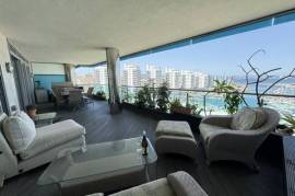 Stunning 4 bedroom apartment in Royal Ocean Plaza, Gibraltar