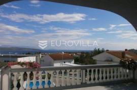 Krk, FOR RENT, two-bedroom apartment with spacious terrace and a sea view