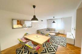 Osijek, Gornji Grad - Spacious Three-Room Apartment for Rent, 72.37 m², with Private Parking Space