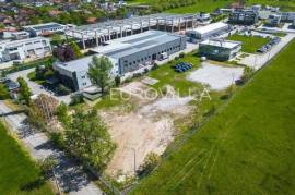 Zagreb, Hrvatski Leskovac, commercial building 500 m² on a plot of 5800 m²