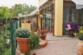CDL8A38 – Independent two-level house with private courtyard”