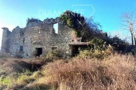 AZ407 - Farm with farmhouse and approximately 17 hectares of land