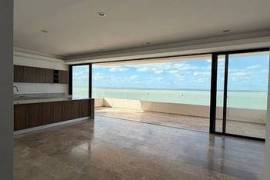 Penthouse in Chelem with sea view located on the fifth floor
