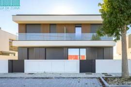 4 bedroom villa with salt pan views in Aveiro
