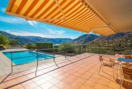 Quinta com piscina e vistas do rio Douro no Alto Douro
