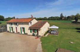 Charming 19th-Century Longere with Heated Pool and 4 Bedrooms - €223400