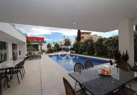 3 bedroom villa with swimming pool, terrace and large garage in Alcantarilha 3 bedroom villa with swimming pool, terrace and large garage in Alcantarilha
