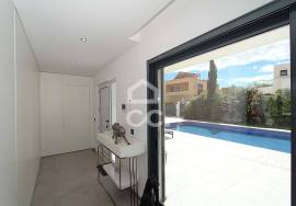 3 bedroom villa with swimming pool, terrace and large garage in Alcantarilha 3 bedroom villa with swimming pool, terrace and large garage in Alcantarilha
