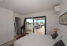 3 bedroom villa with swimming pool, terrace and large garage in Alcantarilha 3 bedroom villa with swimming pool, terrace and large garage in Alcantarilha