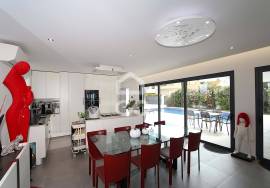3 bedroom villa with swimming pool, terrace and large garage in Alcantarilha 3 bedroom villa with swimming pool, terrace and large garage in Alcantarilha