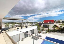 3 bedroom villa with swimming pool, terrace and large garage in Alcantarilha 3 bedroom villa with swimming pool, terrace and large garage in Alcantarilha