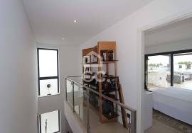 3 bedroom villa with swimming pool, terrace and large garage in Alcantarilha 3 bedroom villa with swimming pool, terrace and large garage in Alcantarilha