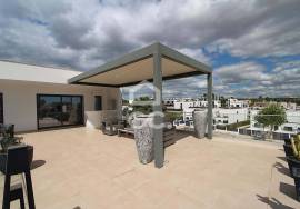 3 bedroom villa with swimming pool, terrace and large garage in Alcantarilha 3 bedroom villa with swimming pool, terrace and large garage in Alcantarilha