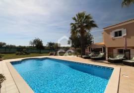 3 + 1 bedroom villa with high profitability potential in Armação de Pêra - Algarve 3 + 1 bedroom villa with high profitability potential in Armação de Pêra - Algarve