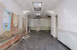Unique Investment Opportunity in the Heart of Portimão with Rehabilitation Potential