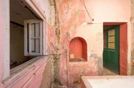 Unique Investment Opportunity in the Heart of Portimão with Rehabilitation Potential