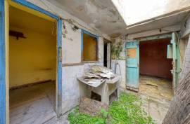 Unique Investment Opportunity in the Heart of Portimão with Rehabilitation Potential