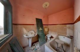 Unique Investment Opportunity in the Heart of Portimão with Rehabilitation Potential