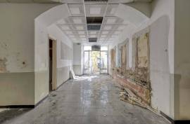 Unique Investment Opportunity in the Heart of Portimão with Rehabilitation Potential
