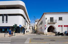 Unique Investment Opportunity in the Heart of Portimão with Rehabilitation Potential