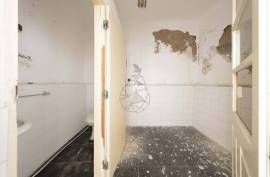 Unique Investment Opportunity in the Heart of Portimão with Rehabilitation Potential