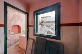 Unique Investment Opportunity in the Heart of Portimão with Rehabilitation Potential