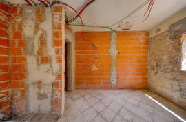3-storey villa with approved rehabilitation project in Portimão