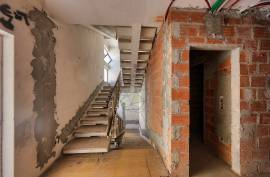 3-storey villa with approved rehabilitation project in Portimão
