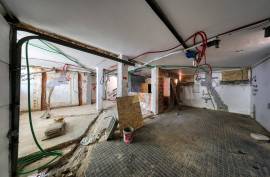 3-storey villa with approved rehabilitation project in Portimão
