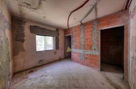 3-storey villa with approved rehabilitation project in Portimão