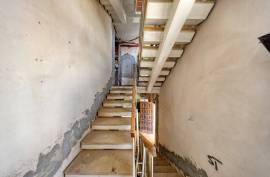 3-storey villa with approved rehabilitation project in Portimão