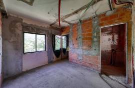 3-storey villa with approved rehabilitation project in Portimão