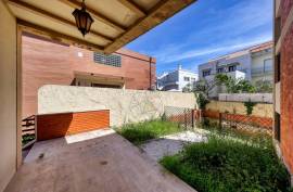 3-storey villa with approved rehabilitation project in Portimão