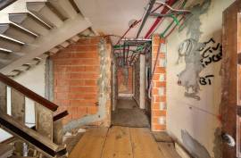 3-storey villa with approved rehabilitation project in Portimão