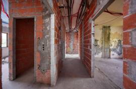 3-storey villa with approved rehabilitation project in Portimão