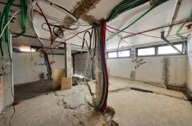 3-storey villa with approved rehabilitation project in Portimão
