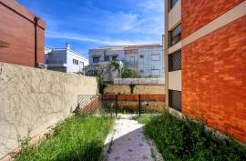 3-storey villa with approved rehabilitation project in Portimão