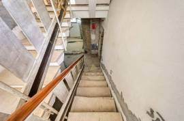 3-storey villa with approved rehabilitation project in Portimão