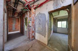 3-storey villa with approved rehabilitation project in Portimão
