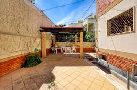 3-storey villa with approved rehabilitation project in Portimão