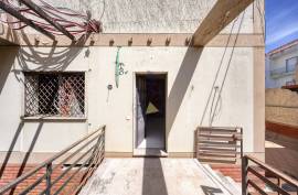 3-storey villa with approved rehabilitation project in Portimão