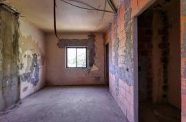 3-storey villa with approved rehabilitation project in Portimão
