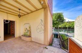 3-storey villa with approved rehabilitation project in Portimão
