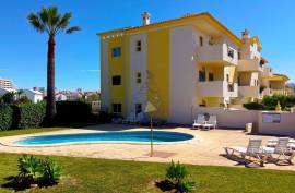 1+1 bedroom apartment in Albufeira near Forte de São João beach.