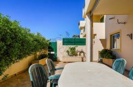 1+1 bedroom apartment in Albufeira near Forte de São João beach.