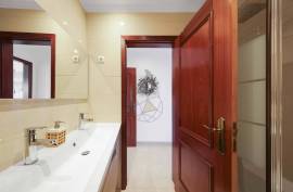 1+1 bedroom apartment in Albufeira near Forte de São João beach.
