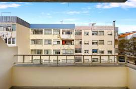Refurbished 2 Bedroom Apartment with Balconies in Portimão