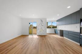 Refurbished 2 Bedroom Apartment with Balconies in Portimão