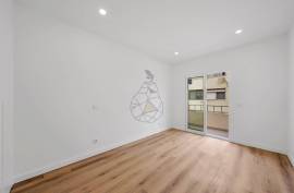 Refurbished 2 Bedroom Apartment with Balconies in Portimão